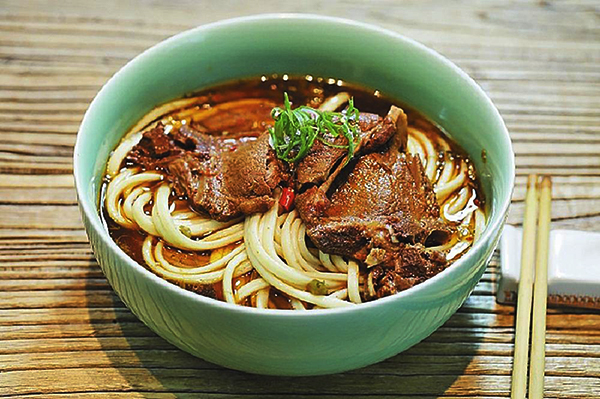 One of the popular Yiwu delicacy, Yiwu-style hand-pulled noodles (image source: photo/wenming.cn)