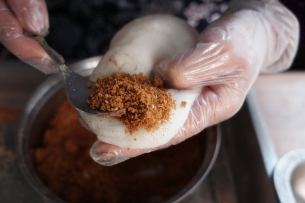 Jinhua celebrates Winter Solstice with mochi-making