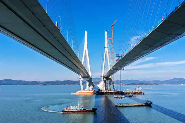 Ningbo's Xiangshan Bay Cross-Sea Bridge reaches full closure