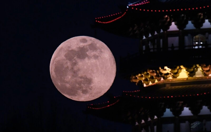 First supermoon of 2026 lights up West Lake