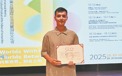 More than words: Structure is the key to learning a language