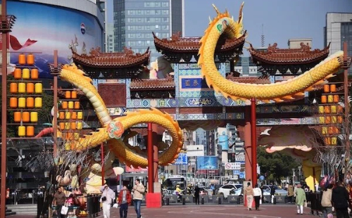 New year joy at Ningbo's Chenghuang Temple