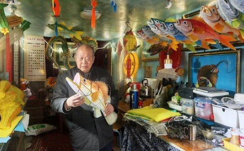 Ningbo artisan lights up Chinese New Year with fish lanterns