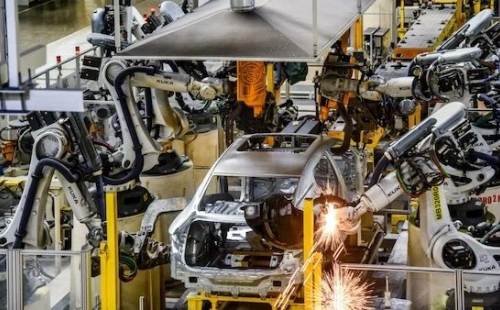 Ningbo's auto industry surges in 2025