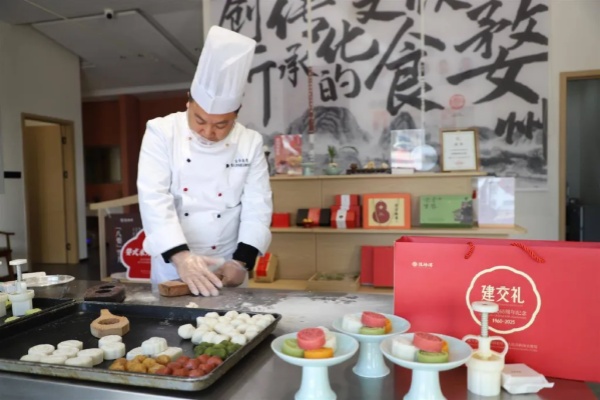 Jinhua master pastry chef preserves cultural heritage through innovation