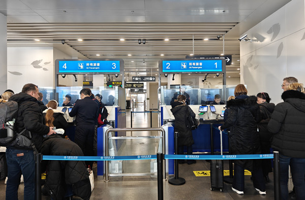 Zhoushan airport welcomes first group of international tourists