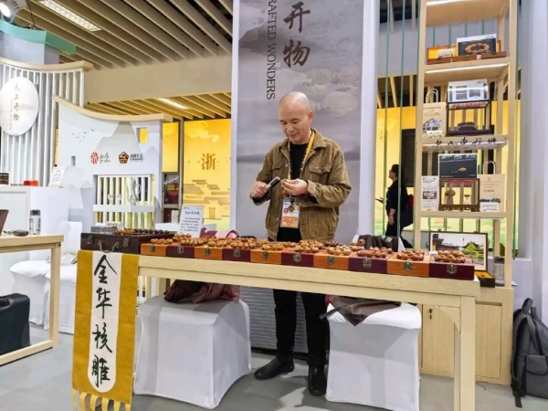 1762413530733021912.jpg 核雕.jpg