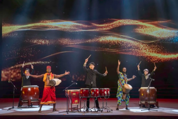 1762498225218032399.jpg 表演.jpg