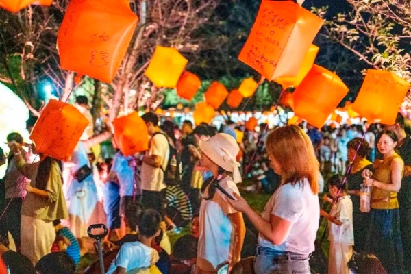 Jinhua sees tourism boom during 8-day holiday