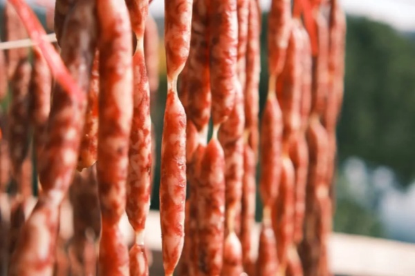 Jinhua's sausage season begins with enticing aroma