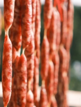Jinhua's sausage season begins with enticing aroma