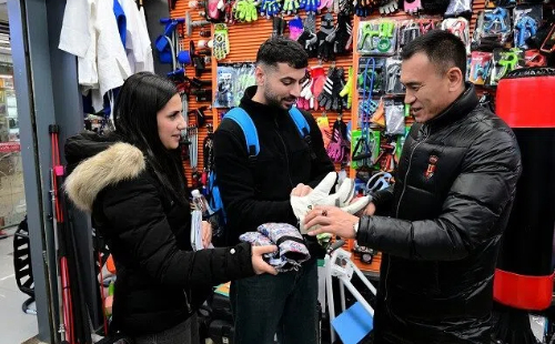 Yiwu winter sports goods sales surge as Winter Olympics approach