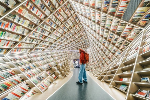 Zhongshuge bookstore opens in Yongkang: An 'interstellar journey' through books