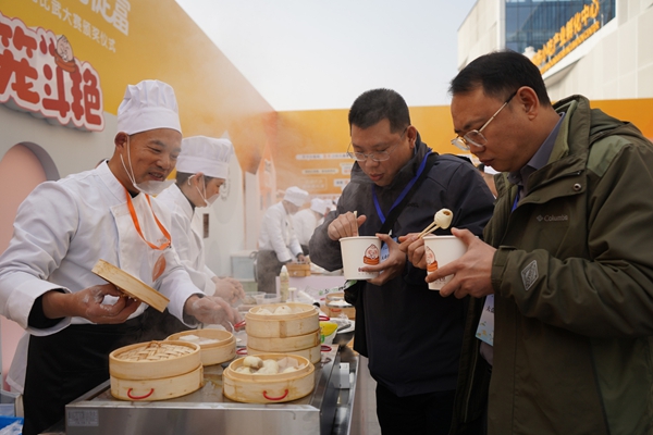 Shaoxing steamed bun contest becomes surprise job fair