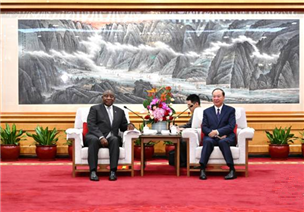 Huang Kunming meets with South African President Cyril Ramaphosa