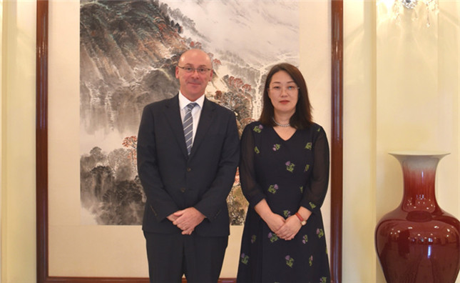 Liu Chenzi meets with Australian consul general in Guangzhou