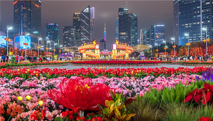 Night scenery of the Flower Market in Tianhe district