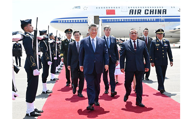 Xi arrives in Lima for state visit to Peru, APEC meeting