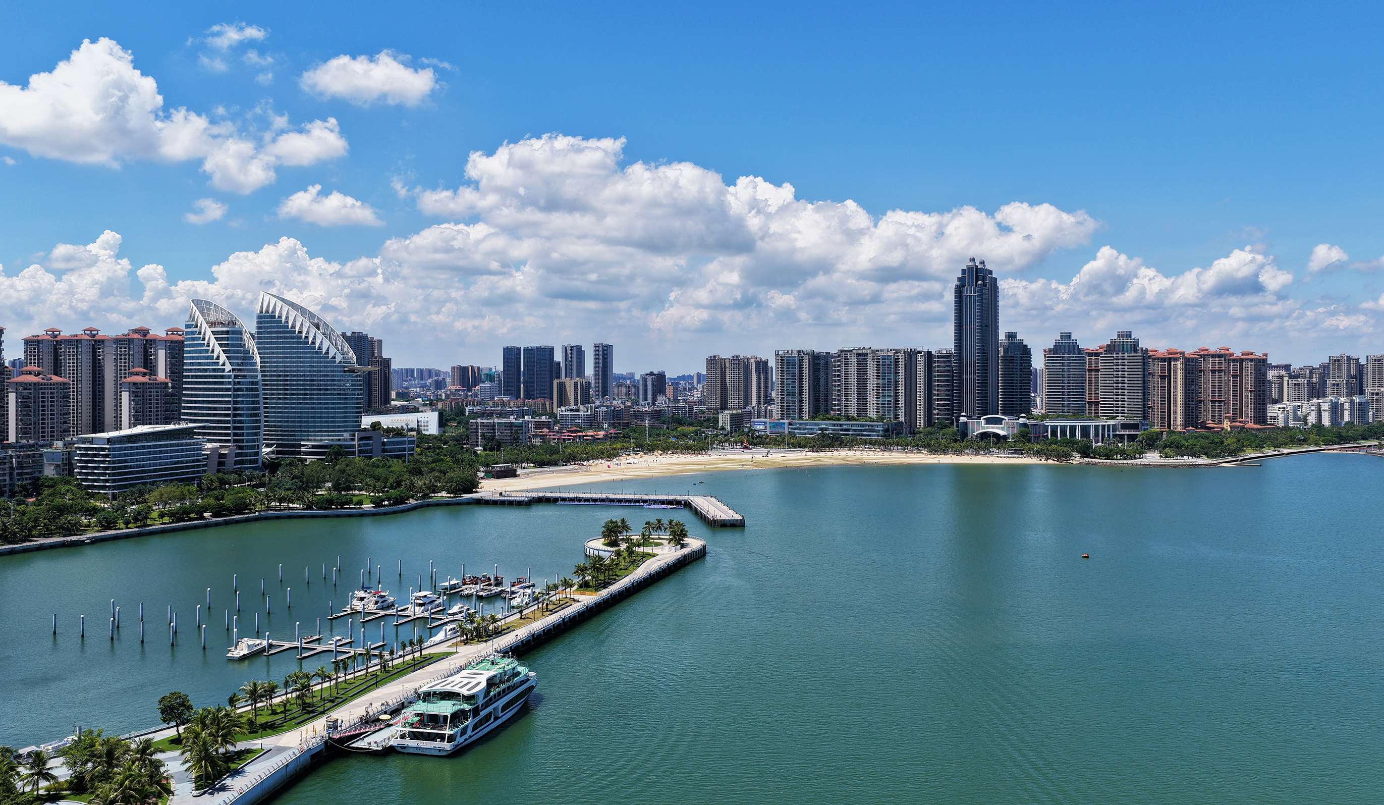 Line helps Zhanjiang flex tourism muscles