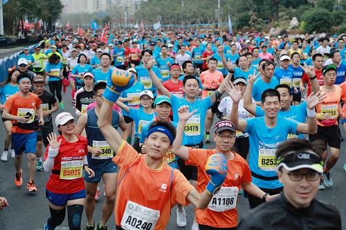 15,000 runners compete in Huangpu marathon