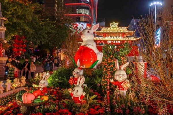 The cultural element of the “Jade Rabbit” is incorporated into the various scenic displays at the flower fair..jpg