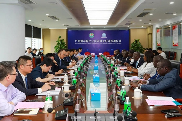 Signing ceremony between Guangzhou Port and Abidjan Autonomous Port for friendship port agreement..jpg