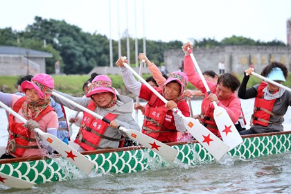Intense dragon boat races boost Baiyun's traditional culture 