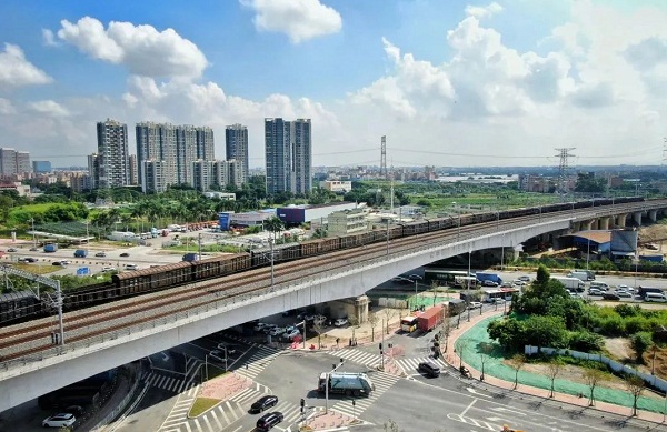 New road opens to improve transportation from Baiyun to Huadu