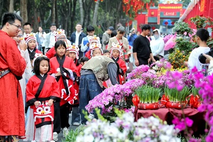 Baiyun flower market celebrates Year of Dragon with spectacular displays