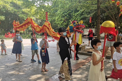 Baiyun's iconic fire dragon dance engulfs streets