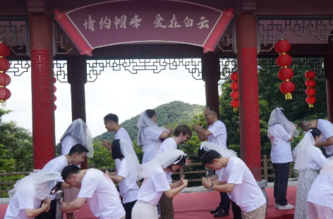 Beautiful outdoor marriage registration venue unveiled in Baiyun