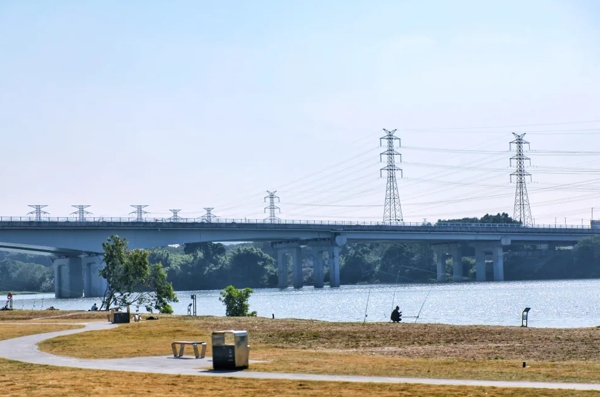 Baiyun transforms riverside park into scenic spot