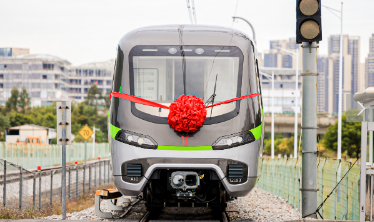 New tech-packed trains enhance Guangzhou's urban transit