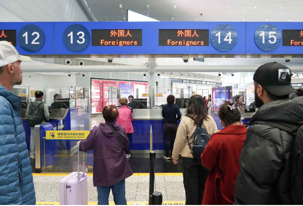 Baiyun Airport sees 140,000 visits in first three days of Spring Festival travel rush