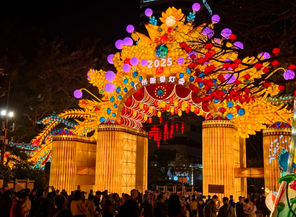 Guangzhou's lantern festival overflows with traditional charm