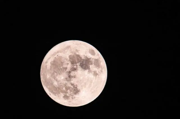 Capture roundest moon on Lantern Festival night