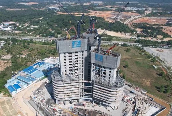 On Dec 8, the west tower of the Knowledge Tower project was built to 22 floors, exceeding the height of 100 meters, entered the stage of super high-rise project construction..jpg