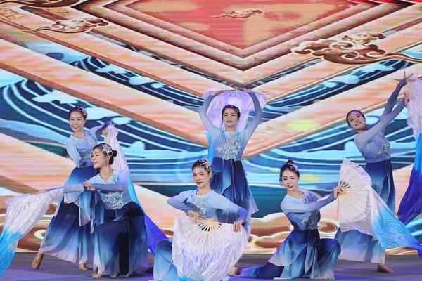 The dancing performance which reflects Lingnan culture..jpg