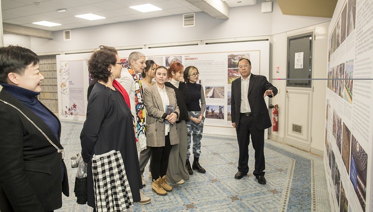 Guangzhou picture exhibition in Paris showcases China's development