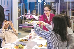 Robotic Chinese restaurant debuts in Guangzhou