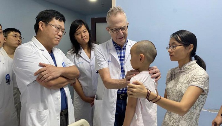 Top US doctor makes long China detour for children