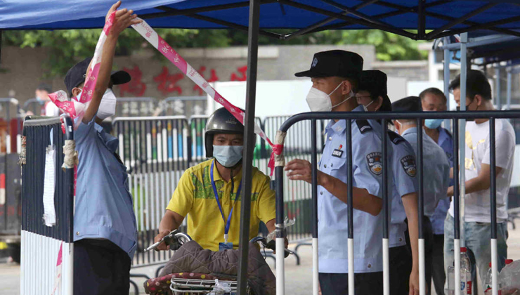 2 communities locked down in Guangzhou