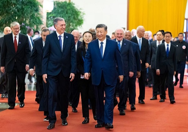 Xi meets foreign guests attending China International Friendship Conference