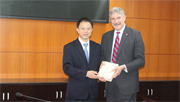 Office director meets US envoy in Guangzhou