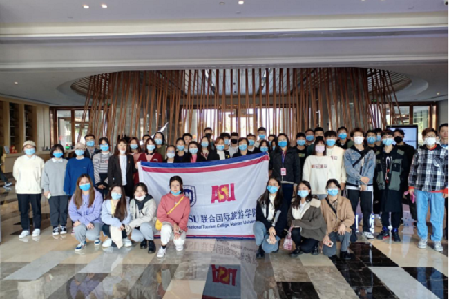 Hotel management students take study tour to Haikou