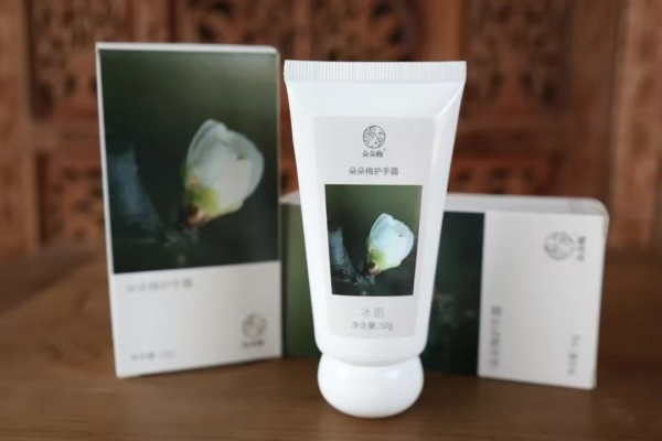 Technology spreads Changxing plum blossom's fragrance far away