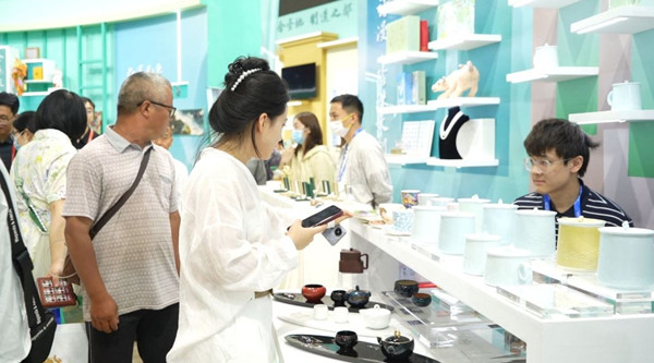 Huzhou's rich heritage shines at 21st Shenzhen cultural fair