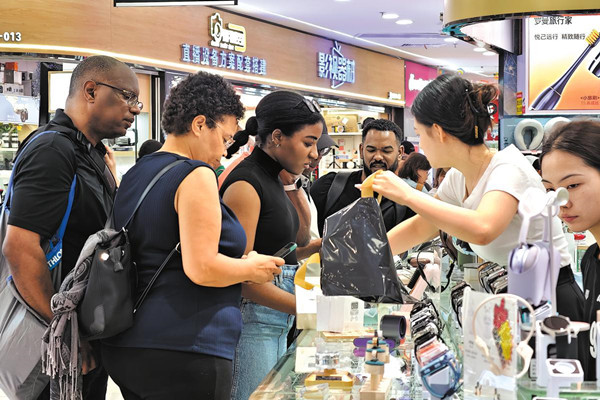 Improved tax refund policy spurs foreign tourist spending