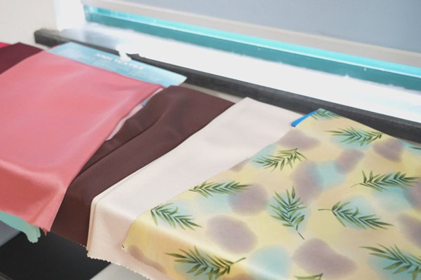 Huzhou follows path to innovation in silk industry