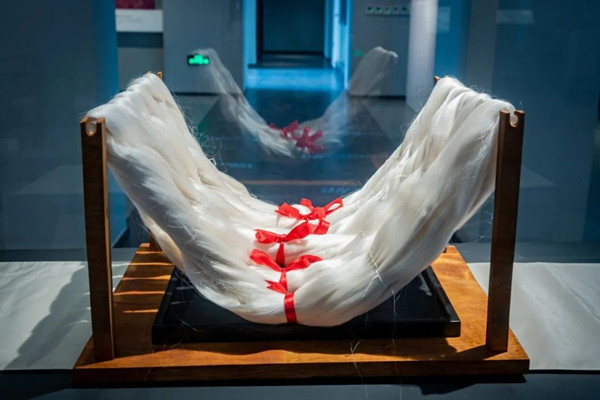 Huzhou silk weaves rich tapestry of tradition, innovation